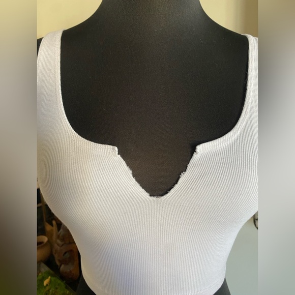 Joah Brown White Ribbed Notch-Neck Tank Crop - Picture 2 of 11